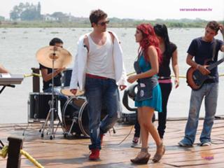 Dulce María feet photo thumbnail