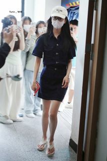 Duling Chen feet photo 11