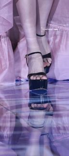 Duling Chen feet photo 5