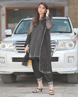 Dur-e-Fishan Saleem feet photo thumbnail