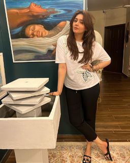 Dur-e-Fishan Saleem feet photo thumbnail