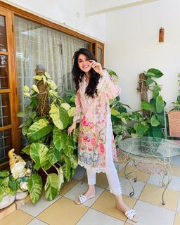 Dur-e-Fishan Saleem feet photo thumbnail