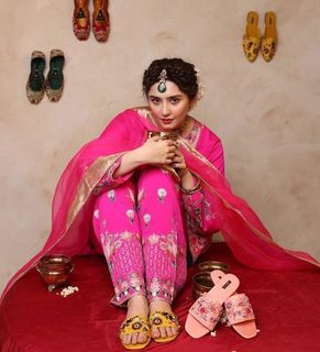 Dur-e-Fishan Saleem feet photo thumbnail