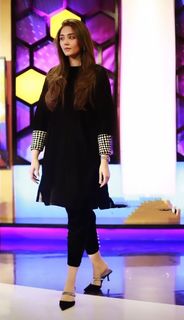 Dur-e-Fishan Saleem feet photo thumbnail