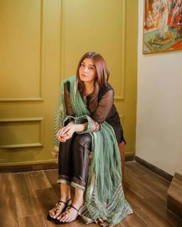 Dur-e-Fishan Saleem feet photo thumbnail