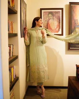 Dur-e-Fishan Saleem feet photo thumbnail