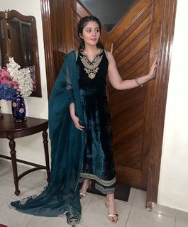 Dur-e-Fishan Saleem feet photo thumbnail