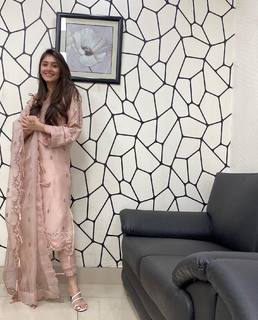 Dur-e-Fishan Saleem feet photo thumbnail