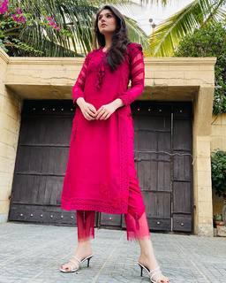 Dur-e-Fishan Saleem feet photo thumbnail