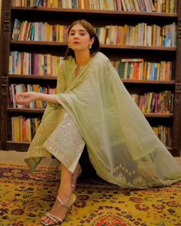 Dur-e-Fishan Saleem feet photo thumbnail