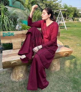 Dur-e-Fishan Saleem feet photo thumbnail