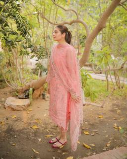 Dur-e-Fishan Saleem feet photo thumbnail