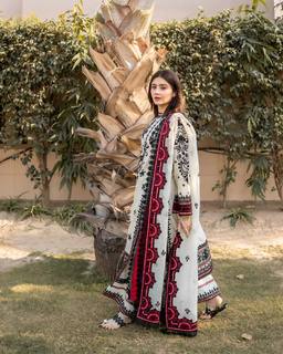 Dur-e-Fishan Saleem feet photo thumbnail