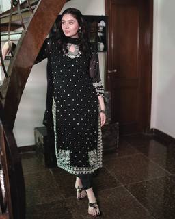 Dur-e-Fishan Saleem feet photo thumbnail