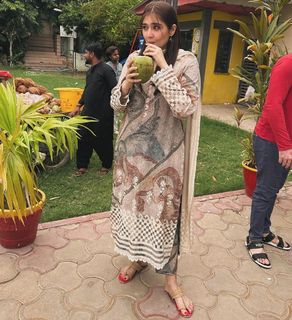 Dur-e-Fishan Saleem feet photo thumbnail