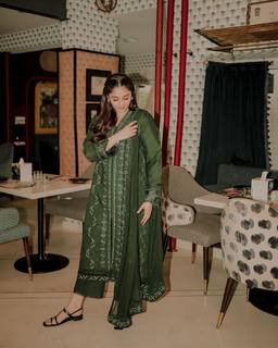 Dur-e-Fishan Saleem feet photo thumbnail