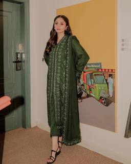 Dur-e-Fishan Saleem feet photo thumbnail