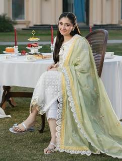 Dur-e-Fishan Saleem feet photo thumbnail