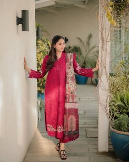 Dur-e-Fishan Saleem feet photo thumbnail