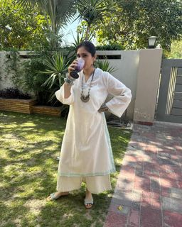 Dur-e-Fishan Saleem feet photo thumbnail