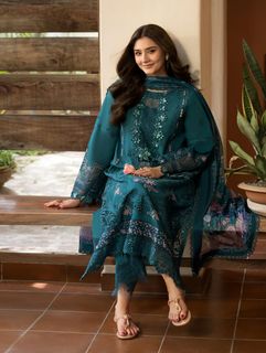 Dur-e-Fishan Saleem feet photo 3