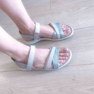 Duru Önver feet photo 1