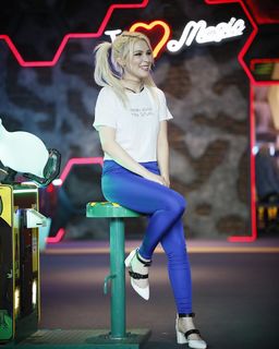 Duygu Koseoglu feet photo 2
