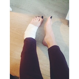 Duygu Özaslan feet photo thumbnail