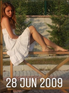 Duygu Özaslan feet photo thumbnail