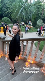Duygu Özaslan feet photo thumbnail