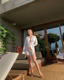 Duygu Özaslan feet photo thumbnail