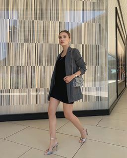 Duygu Özaslan feet photo thumbnail