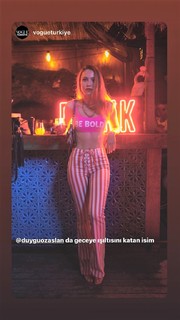 Duygu Özaslan feet photo thumbnail
