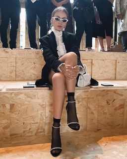 Duygu Özaslan feet photo thumbnail