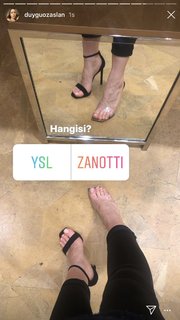Duygu Özaslan feet photo thumbnail