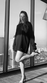Duygu Özaslan feet photo thumbnail