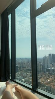 Duygu Özaslan feet photo thumbnail
