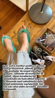 Duygu Özaslan feet photo thumbnail