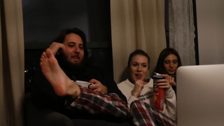 Duygu Özaslan feet photo thumbnail