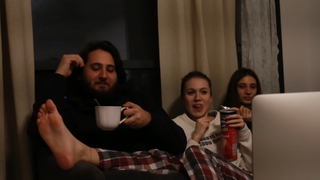 Duygu Özaslan feet photo thumbnail