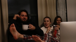 Duygu Özaslan feet photo thumbnail