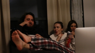 Duygu Özaslan feet photo thumbnail