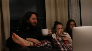 Duygu Özaslan feet photo thumbnail