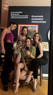 Duygu Özaslan feet photo thumbnail