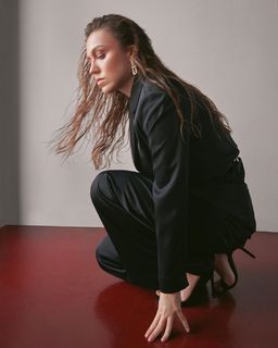 Duygu Özaslan feet photo thumbnail