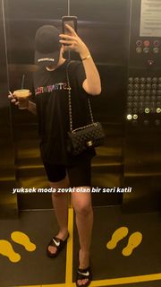 Duygu Özaslan feet photo thumbnail