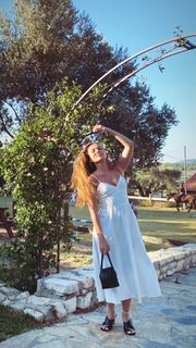 Duygu Özaslan feet photo thumbnail