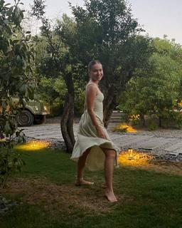 Duygu Özaslan feet photo thumbnail