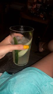 Duygu Özaslan feet photo thumbnail