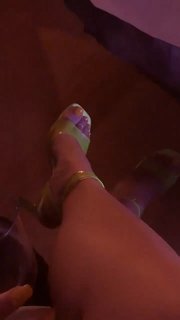 Duygu Özaslan feet photo thumbnail
